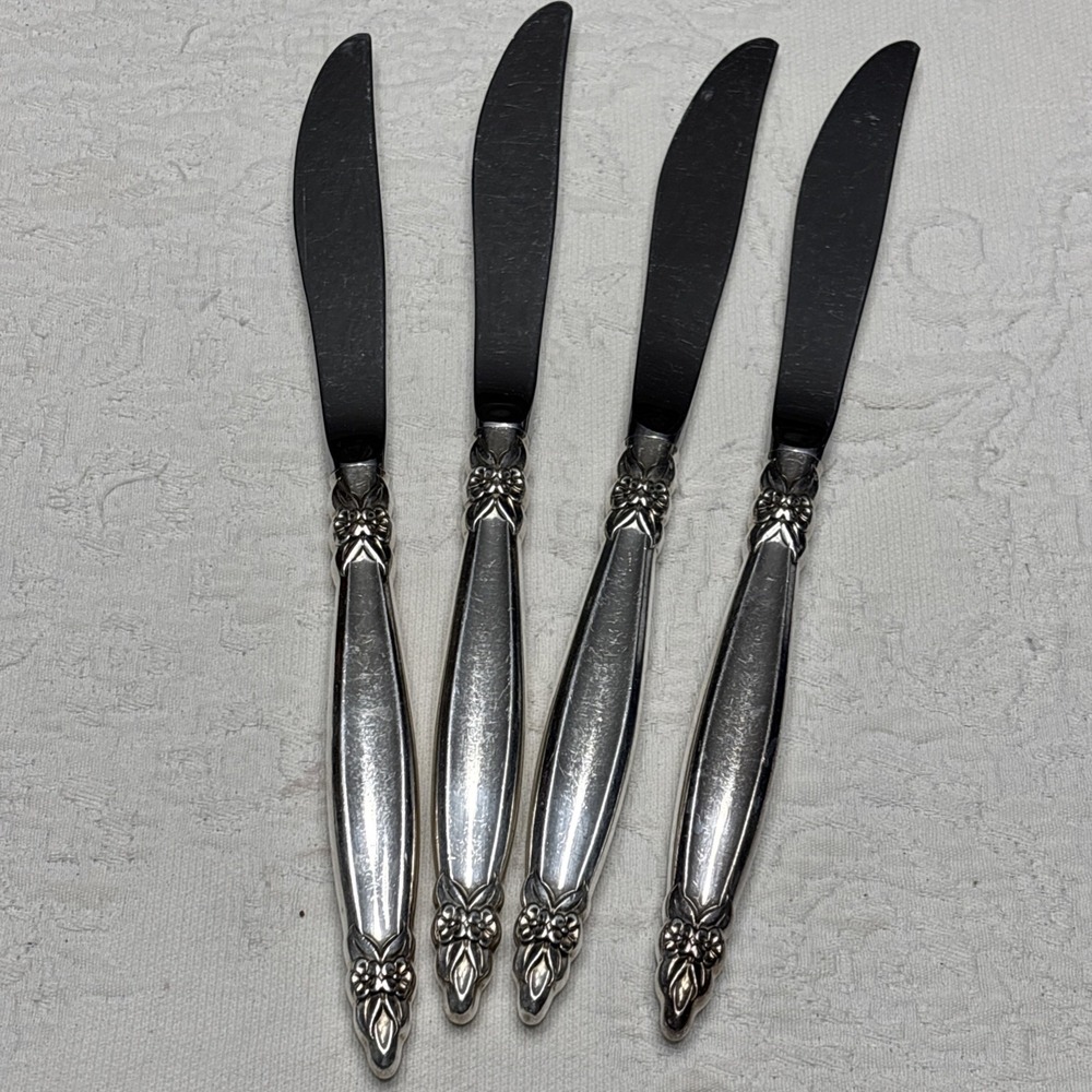 1847 Rogers Bros GARLAND International Silver Plate 4 Dinner/ Butter Knives